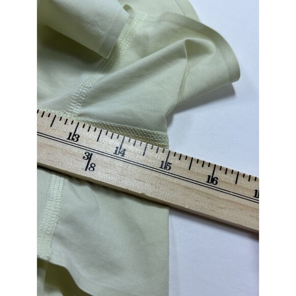 Athleta Run With It 3.5" Short Shorts Pale Yellow Green XL Stretch Pocket - Picture 8 of 16